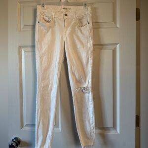 Women’s white skinny jeans